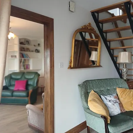 Lakeshore House Дом отдыха