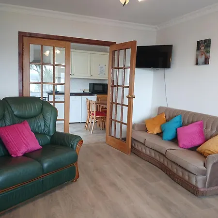 Дом отдыха Lakeshore House *