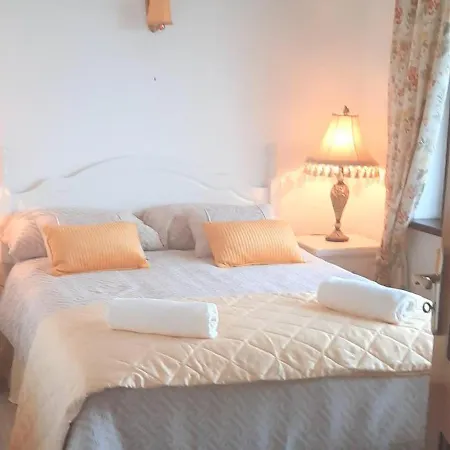 Дом отдыха Lakeshore House *