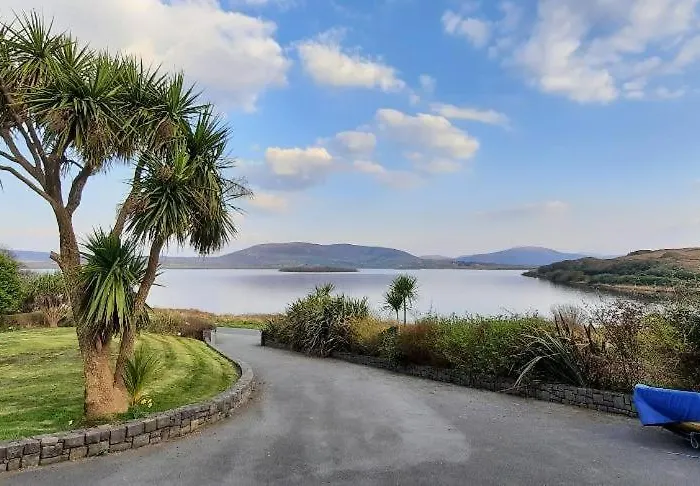 Lakeshore House Holiday home *